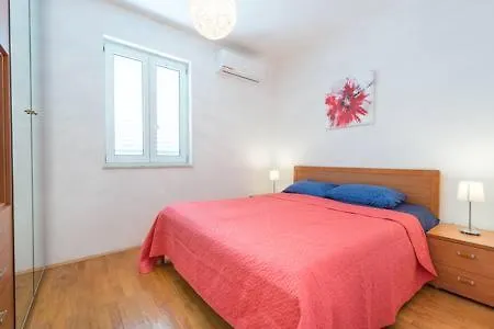 アパート 2 Bdrm