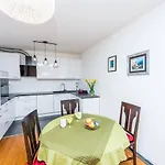 2 Bdrm *