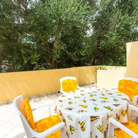Apartment 2 Bdrm *